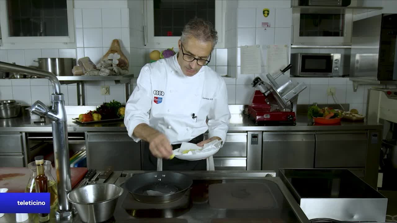 Albrici in 8 minuti - Tagliata di scottona su lamelle di formaggio Piora, rondelle di patate rosolate e guarnita con mosto cotto di uva americana