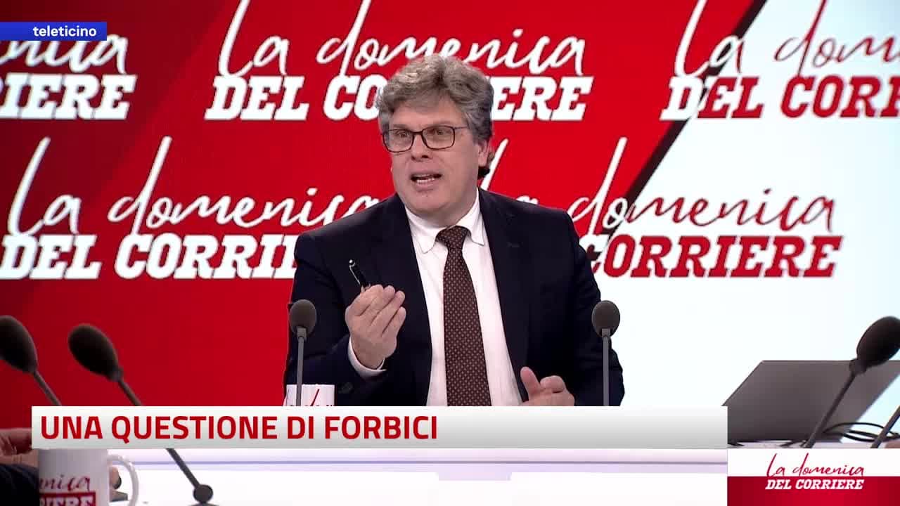 La Domenica del Corriere del 11 maggio 2025 - Una questione di forbici